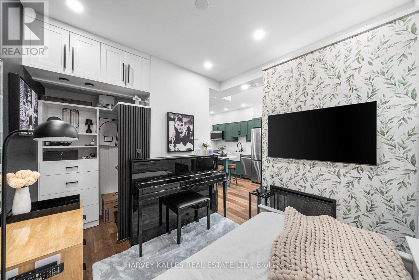 1305 - 4 ELSINORE PATH