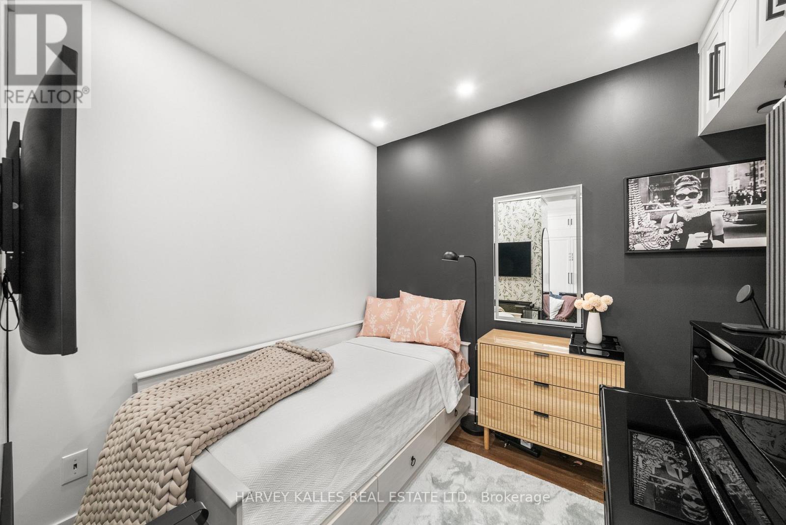 1305 - 4 ELSINORE PATH