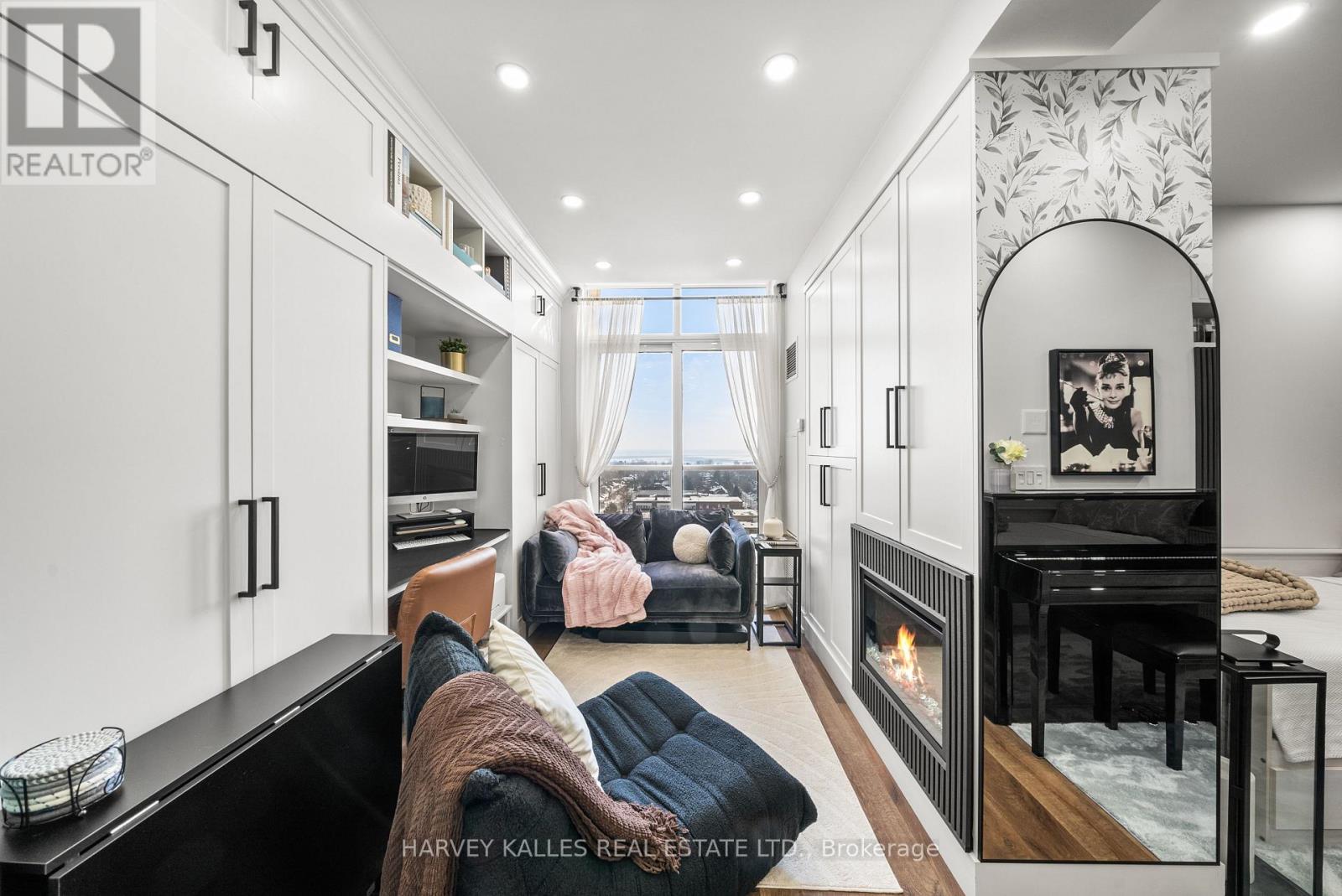 1305 - 4 ELSINORE PATH