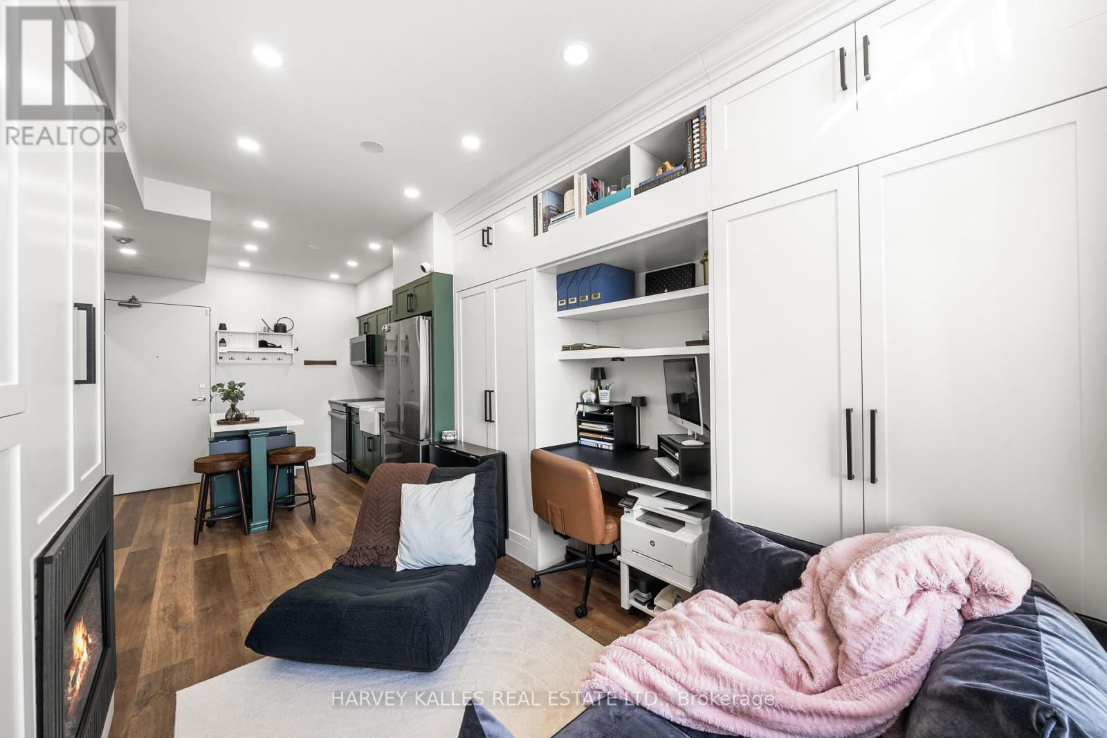 1305 - 4 ELSINORE PATH