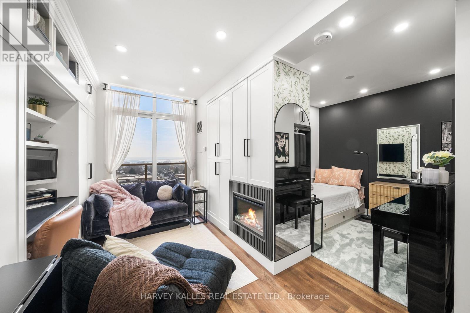 1305 - 4 ELSINORE PATH