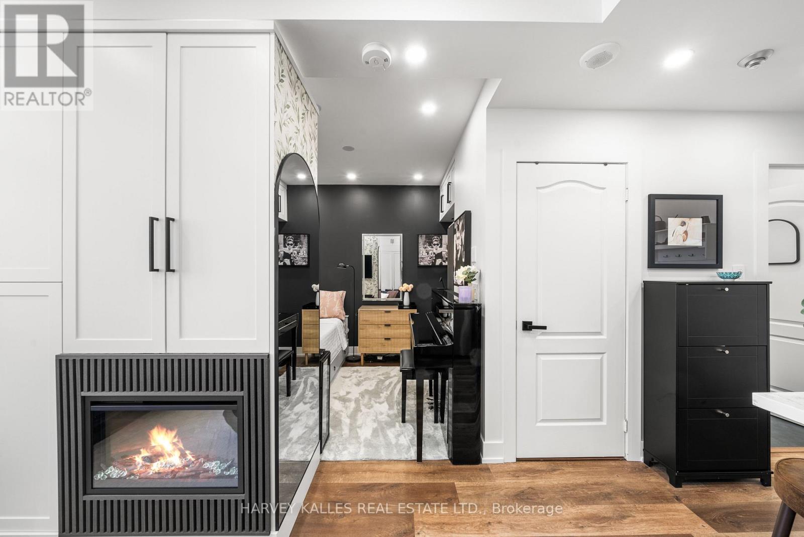 1305 - 4 ELSINORE PATH