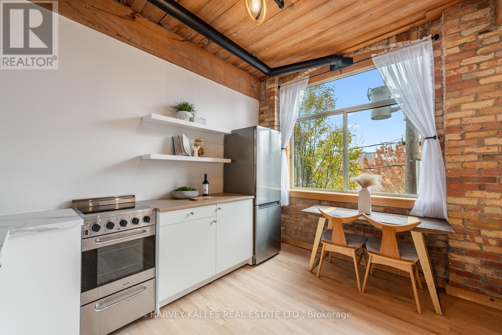 207 - 24 NOBLE STREET