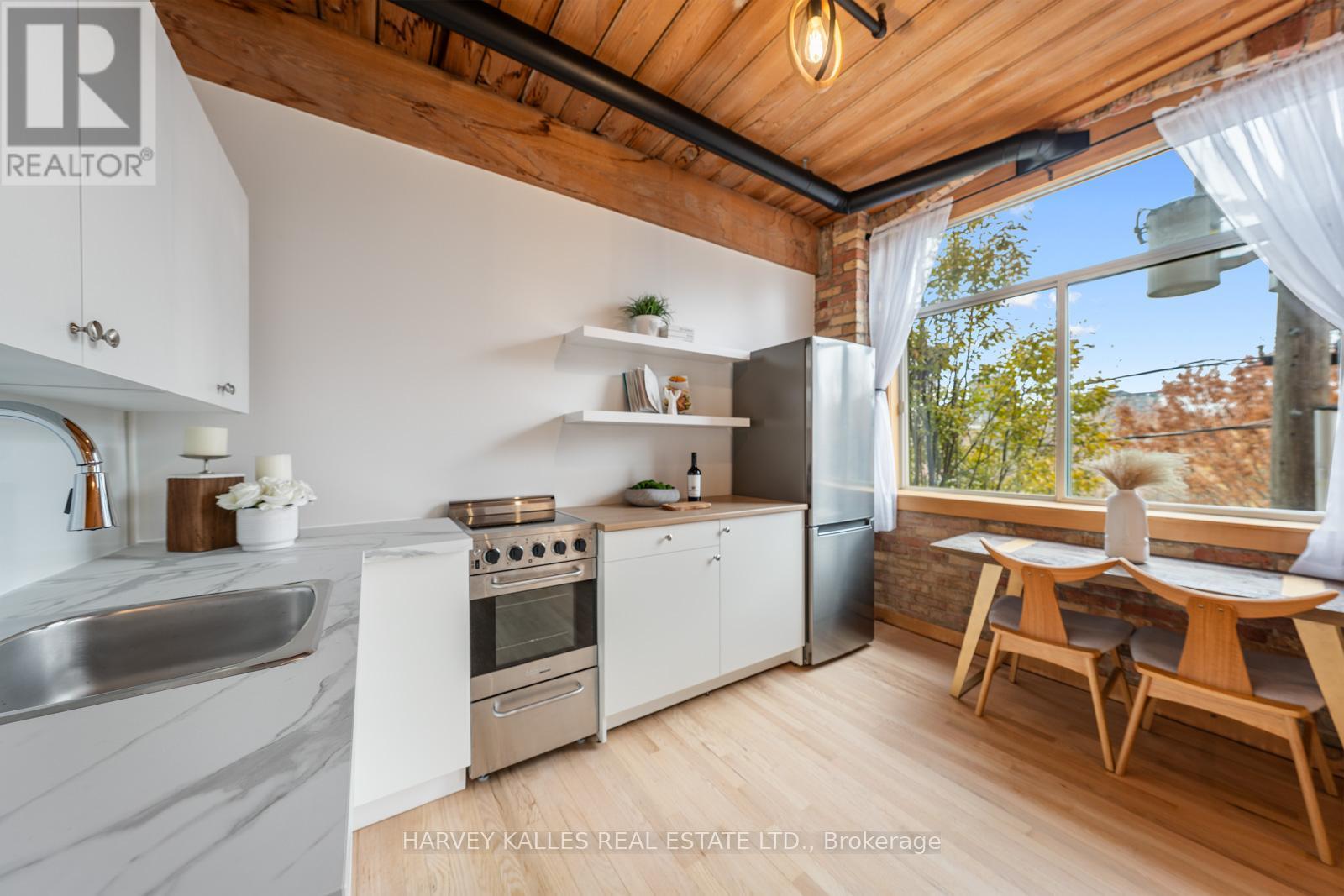 207 - 24 NOBLE STREET