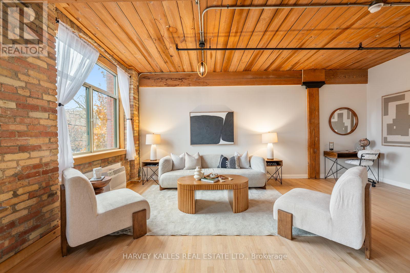 207 - 24 NOBLE STREET