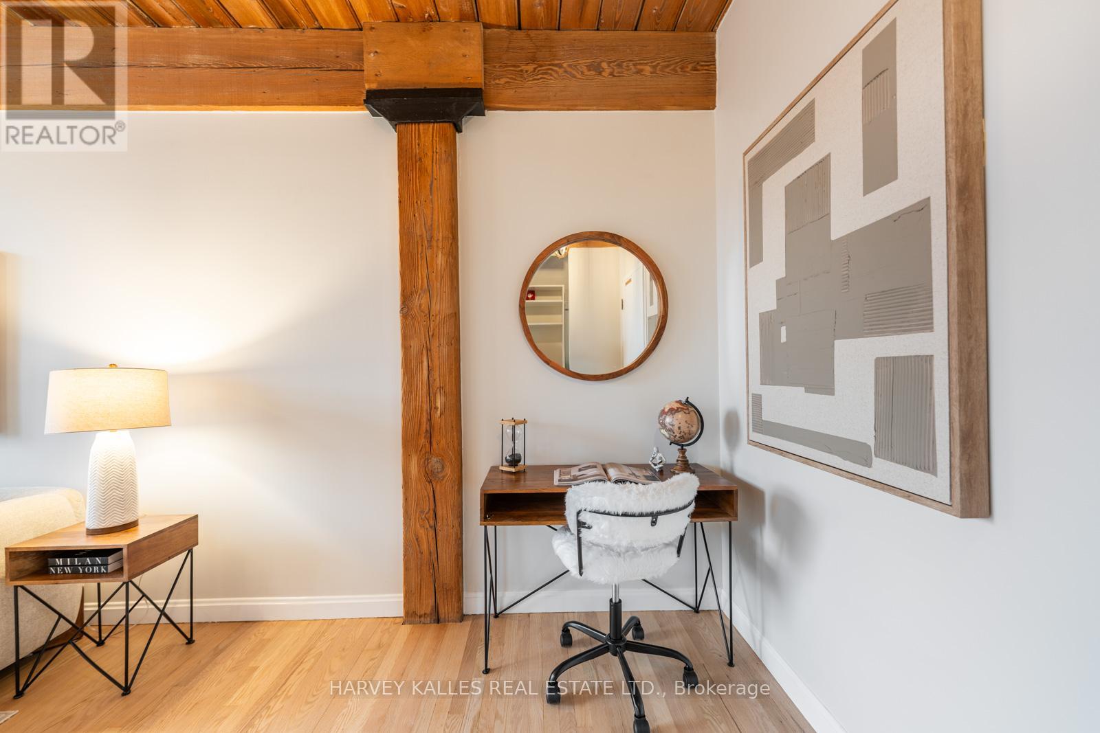 207 - 24 NOBLE STREET