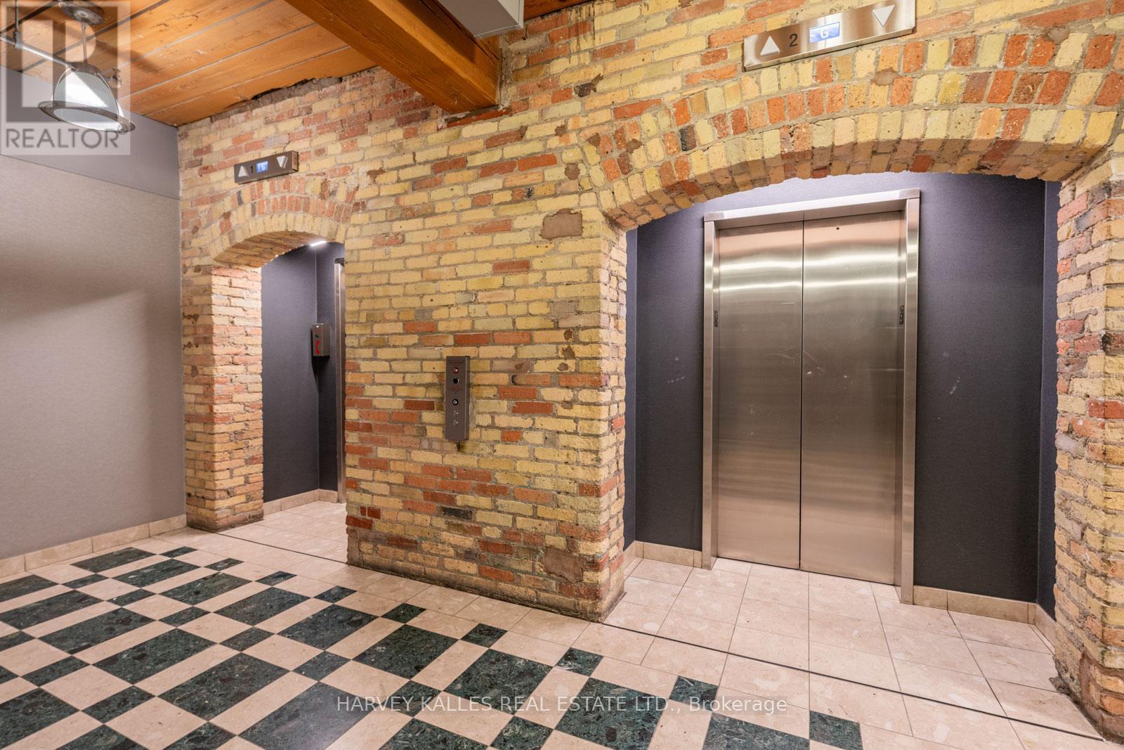 207 - 24 NOBLE STREET