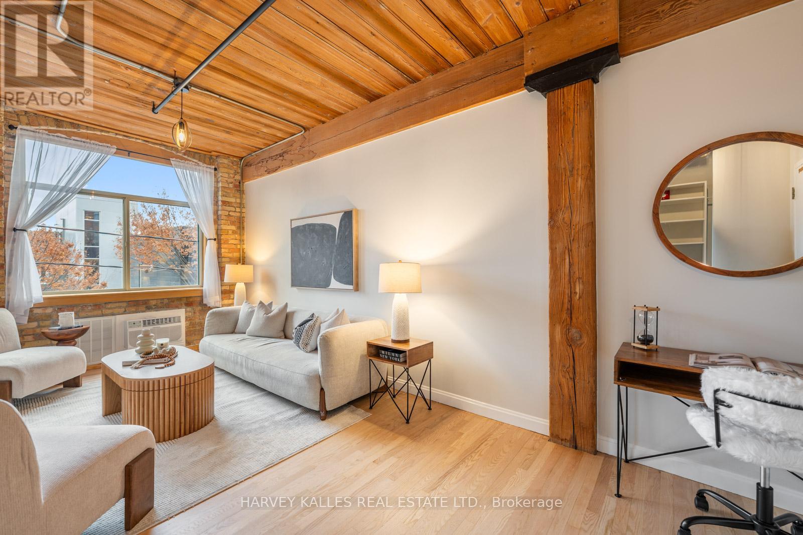 207 - 24 NOBLE STREET