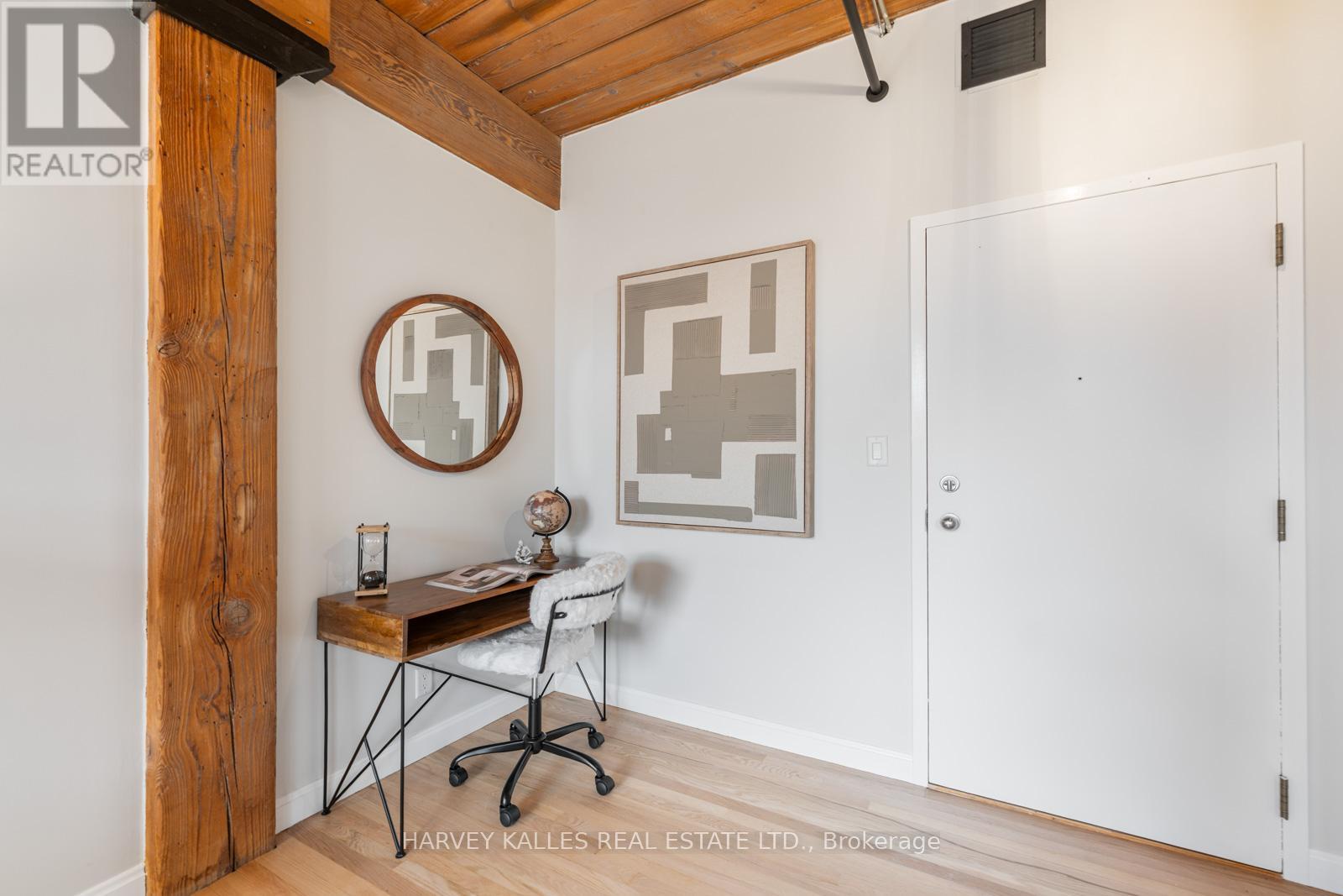 207 - 24 NOBLE STREET