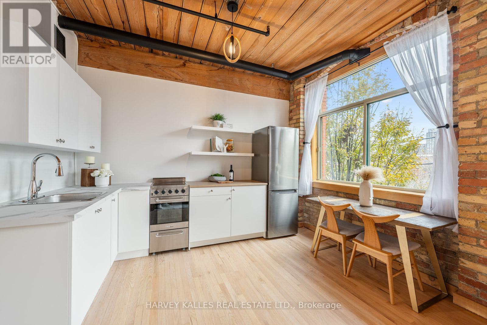 207 - 24 NOBLE STREET