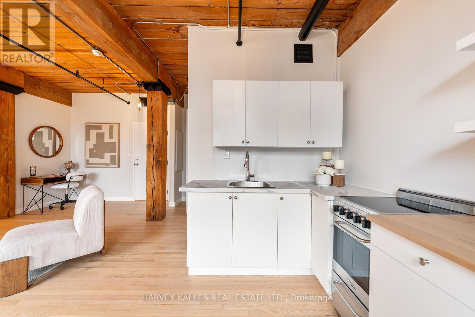 207 - 24 NOBLE STREET