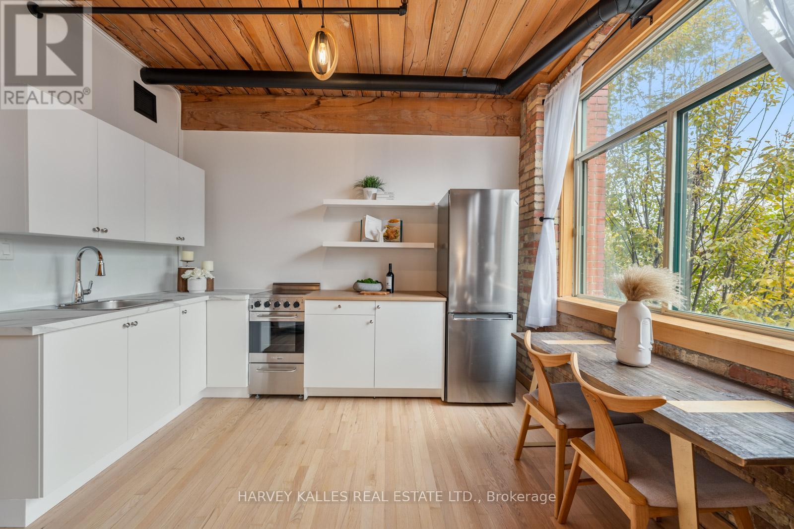 207 - 24 NOBLE STREET