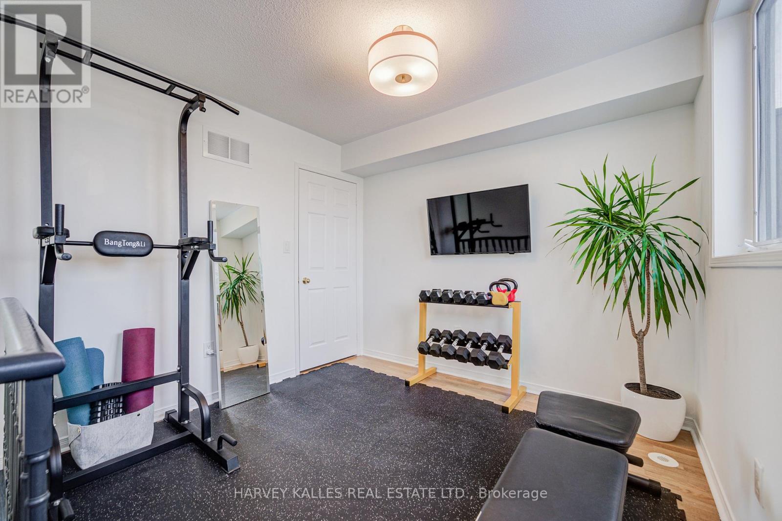 6 - 21 FOUNDRY AVENUE