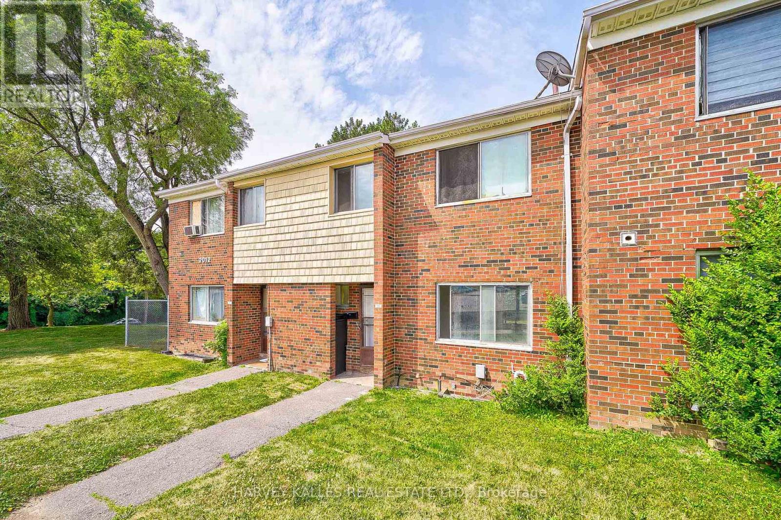 TH102 - 2012 SHEPPARD AVENUE W