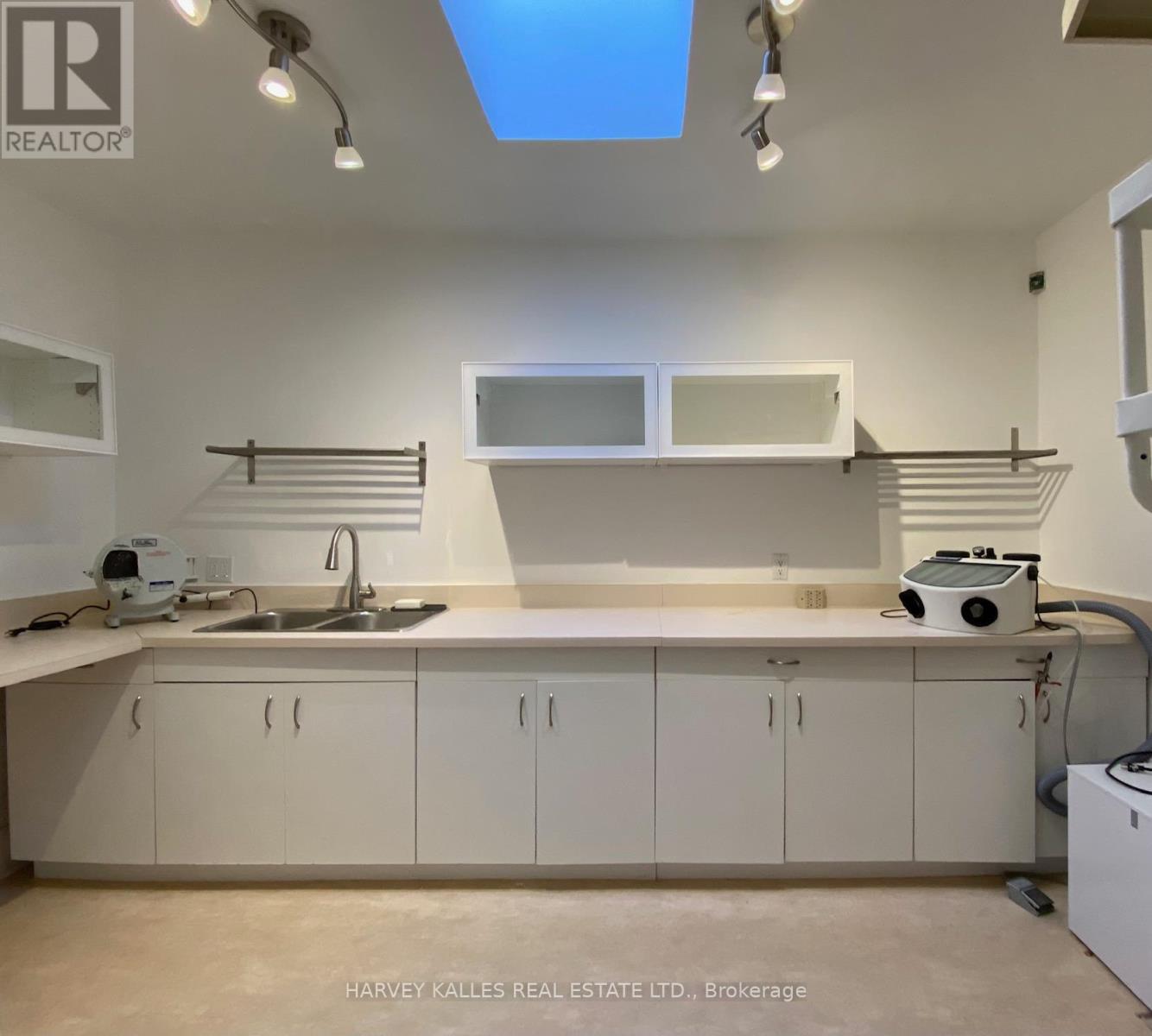 1261 A ST.CLAIR AVENUE W