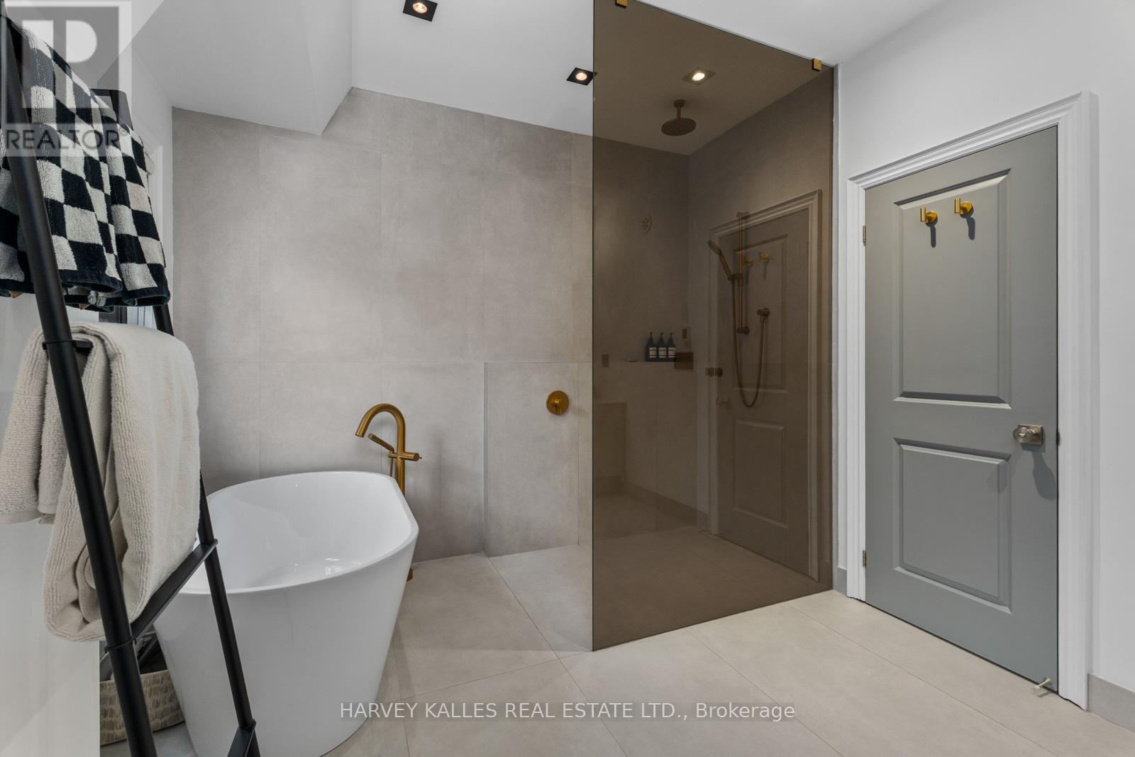 20 - 80 DAISY AVENUE