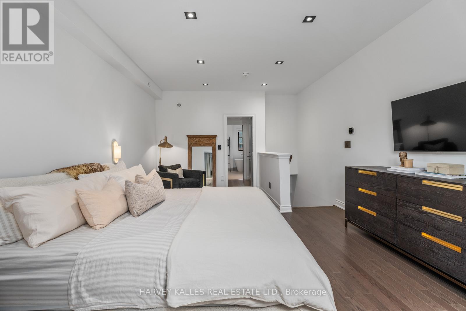 20 - 80 DAISY AVENUE