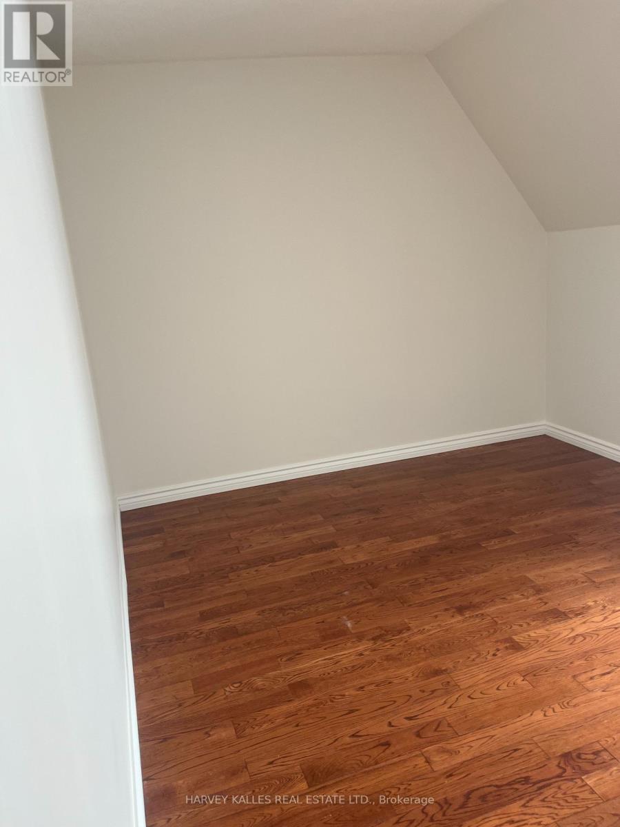 UPPER - 916 BLOOR STREET W