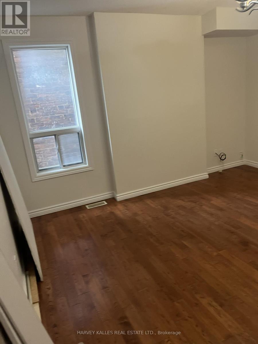 UPPER - 916 BLOOR STREET W