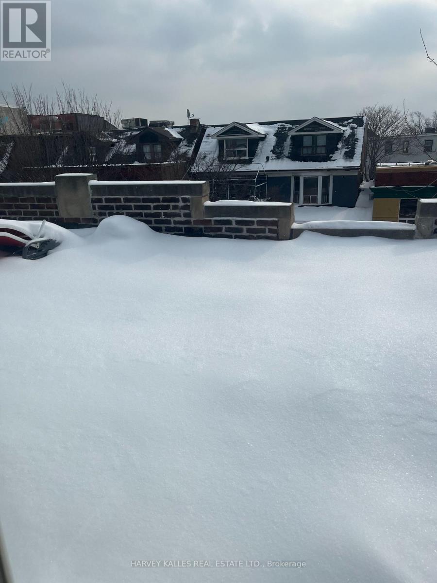 UPPER - 916 BLOOR STREET W