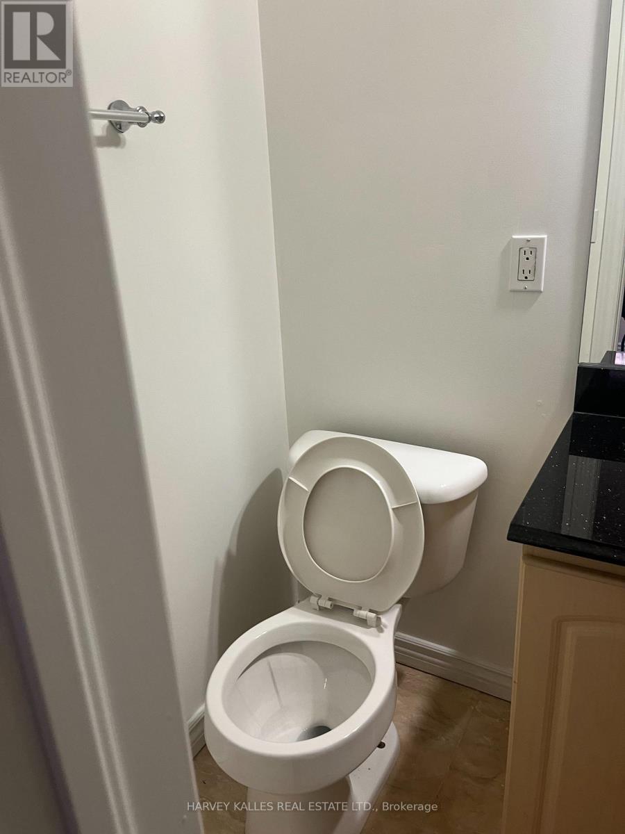 UPPER - 916 BLOOR STREET W