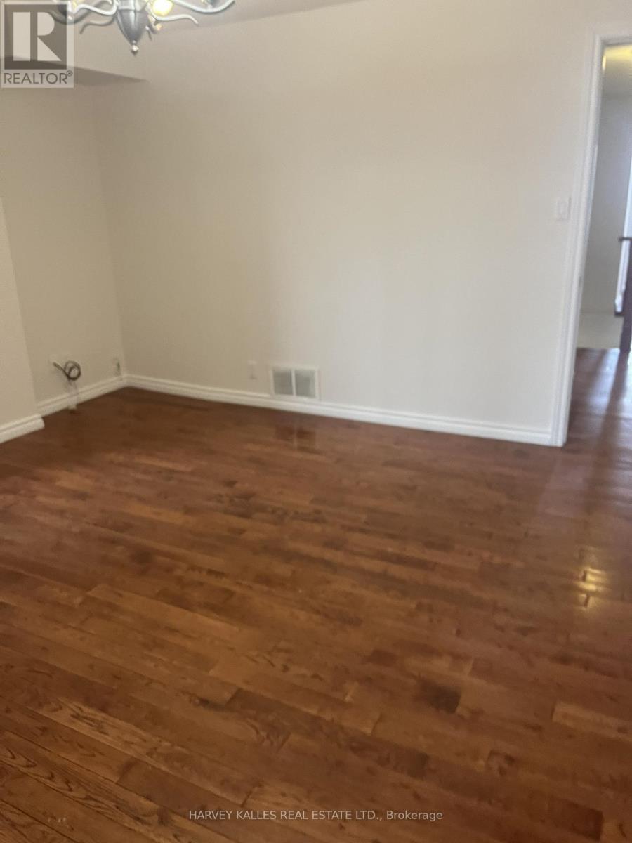 UPPER - 916 BLOOR STREET W