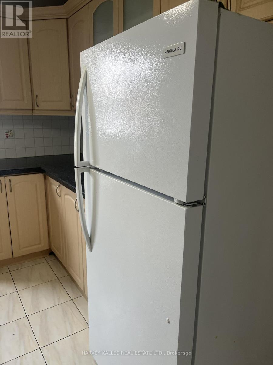 UPPER - 916 BLOOR STREET W