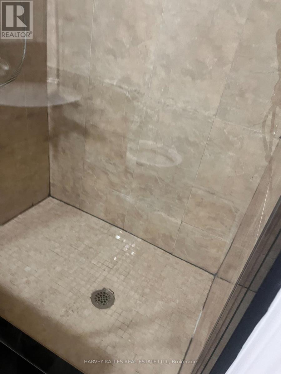 UPPER - 916 BLOOR STREET W