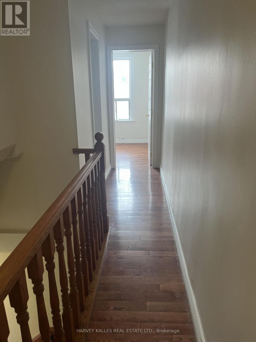 UPPER - 916 BLOOR STREET W