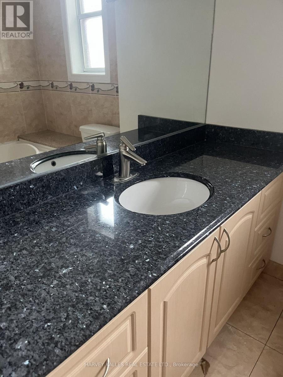 UPPER - 916 BLOOR STREET W