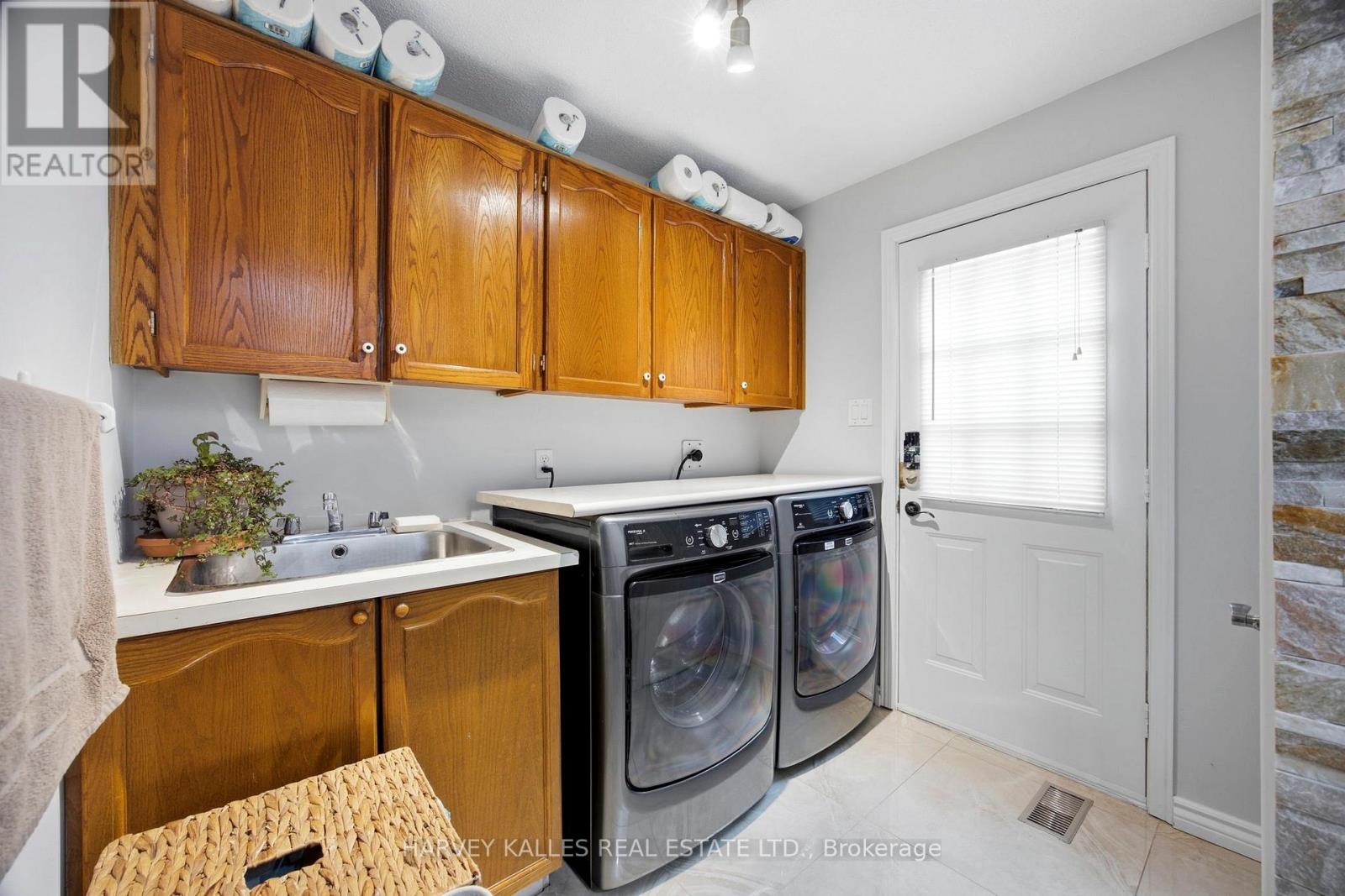 682 WILLOWBANK TRAIL