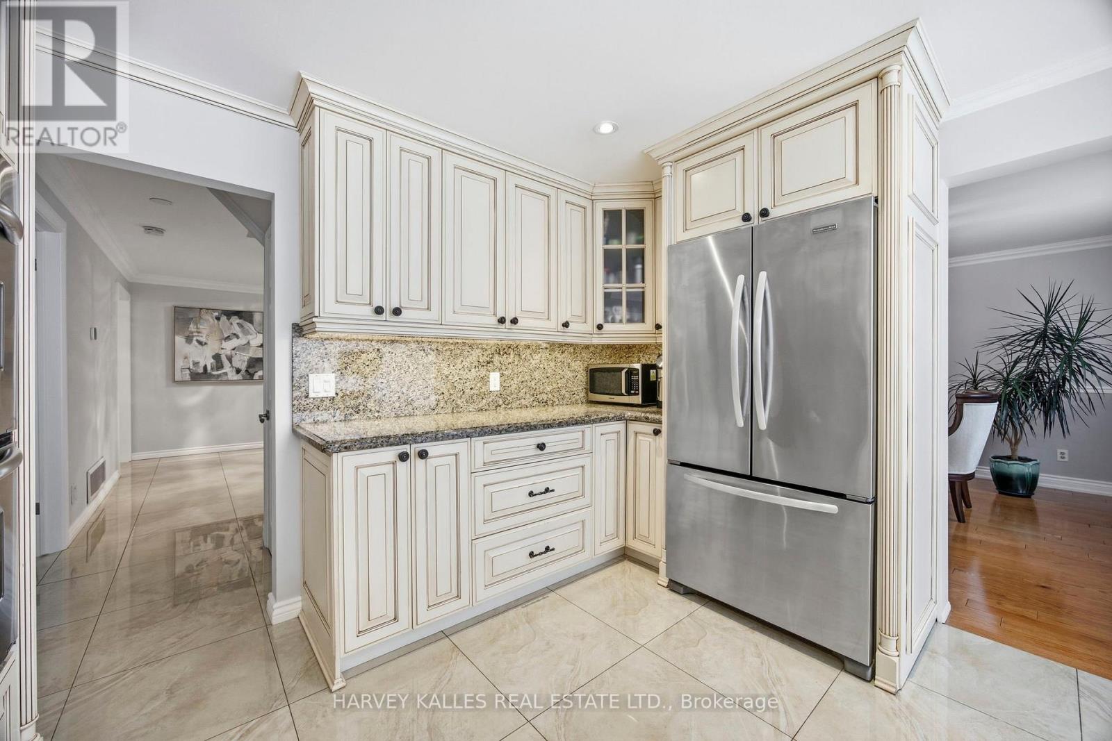 682 WILLOWBANK TRAIL