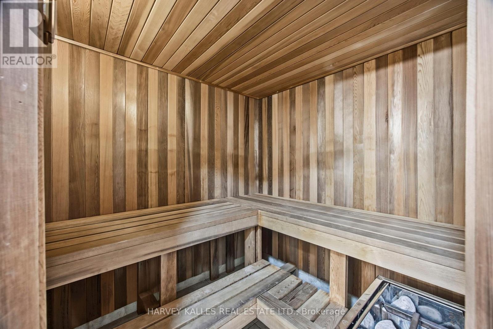 682 WILLOWBANK TRAIL