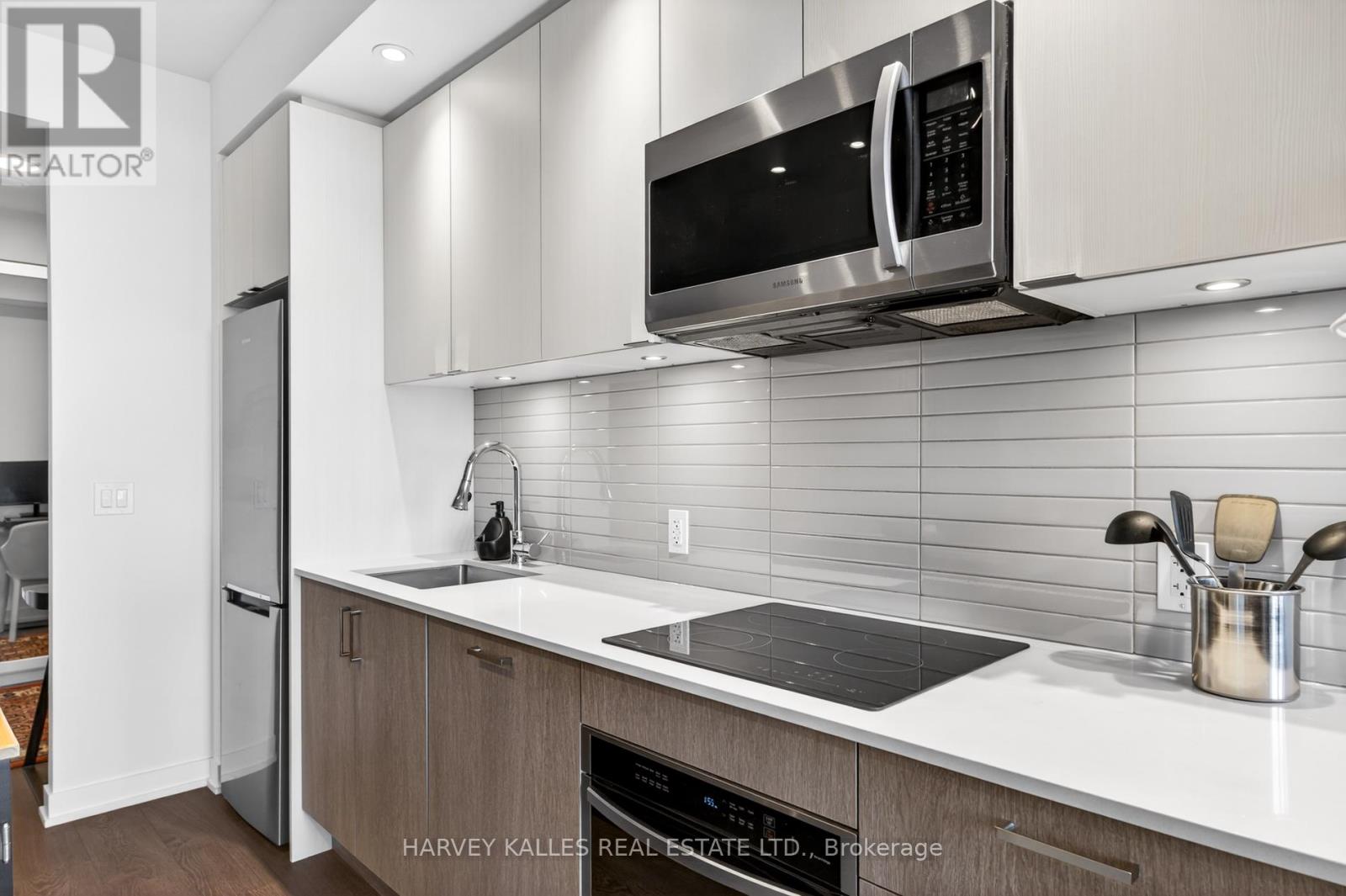 2201 - 1926 LAKE SHORE BOULEVARD W