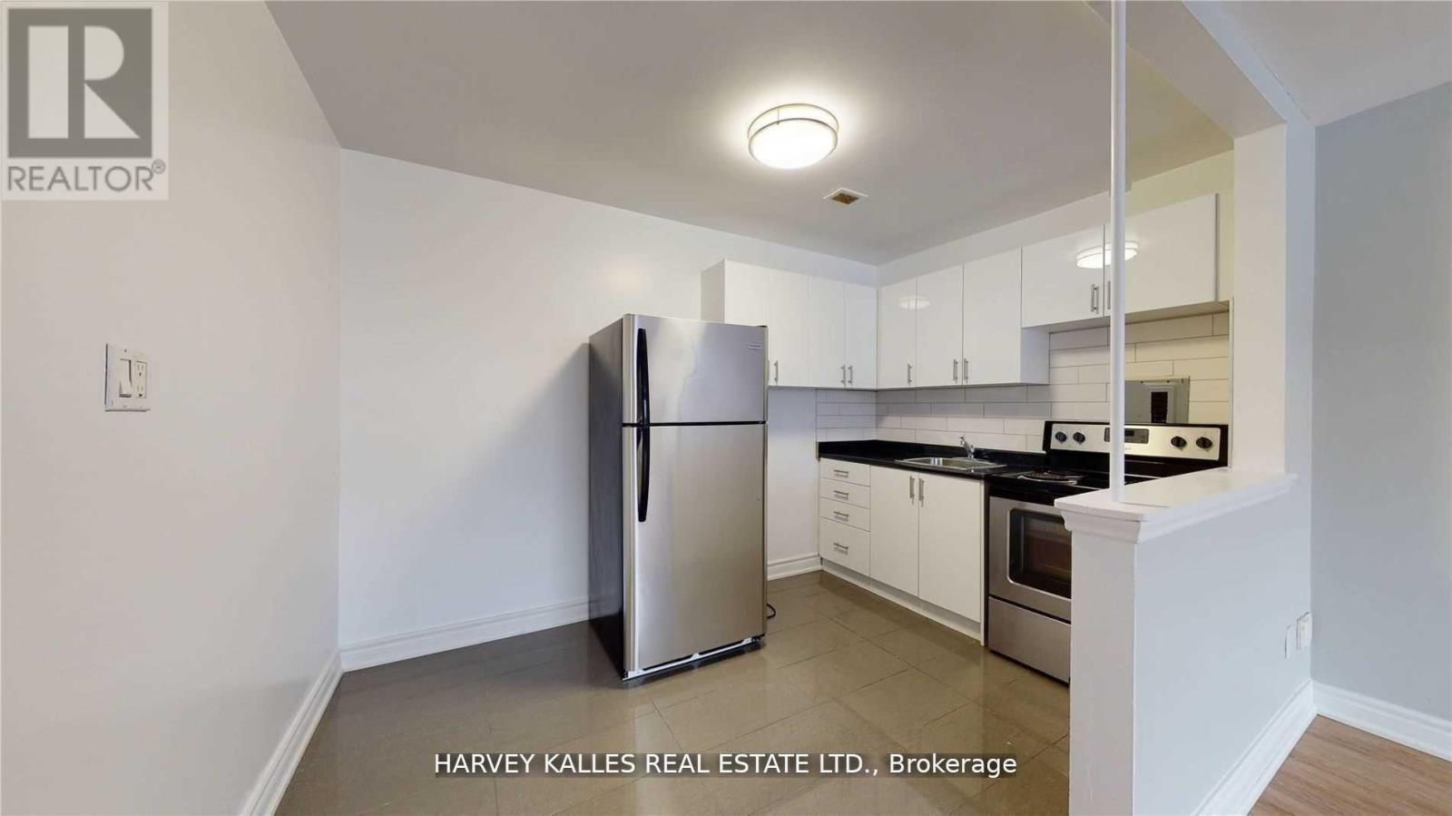 B3 - 4 GREENTREE COURT