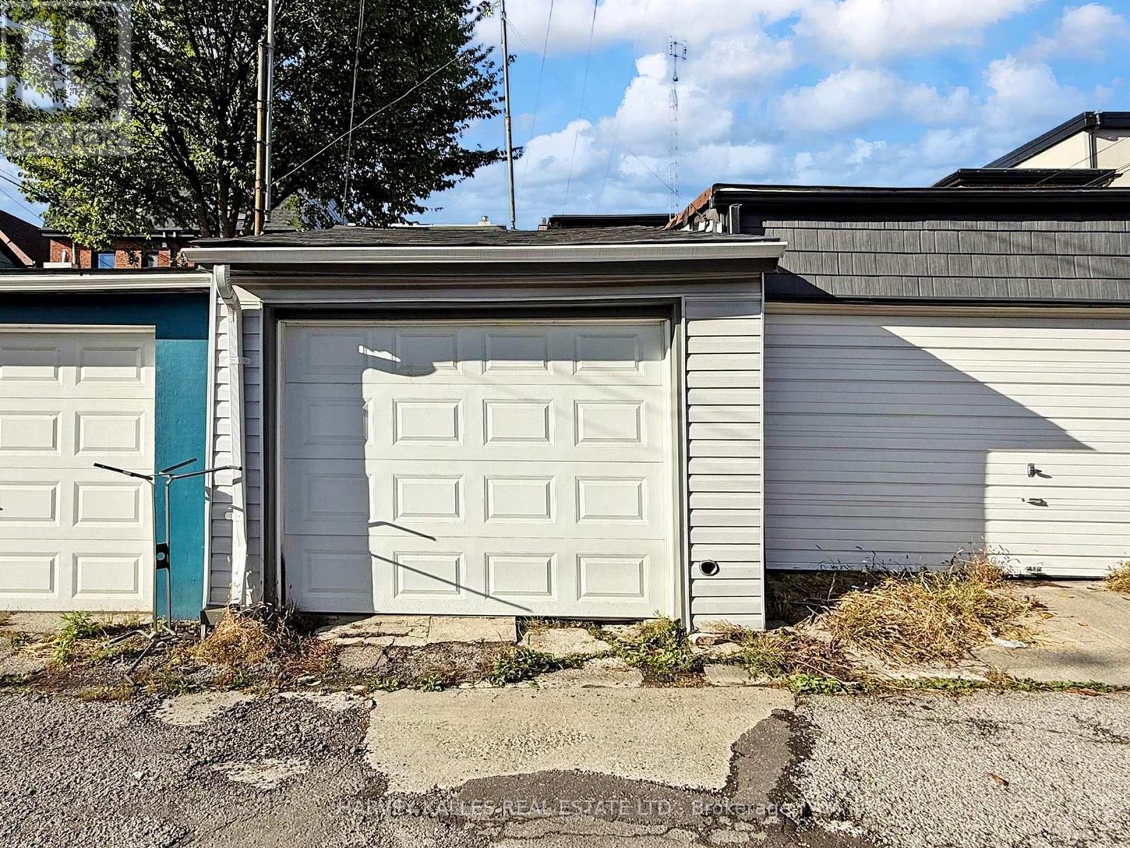 211 ROSEMOUNT AVENUE