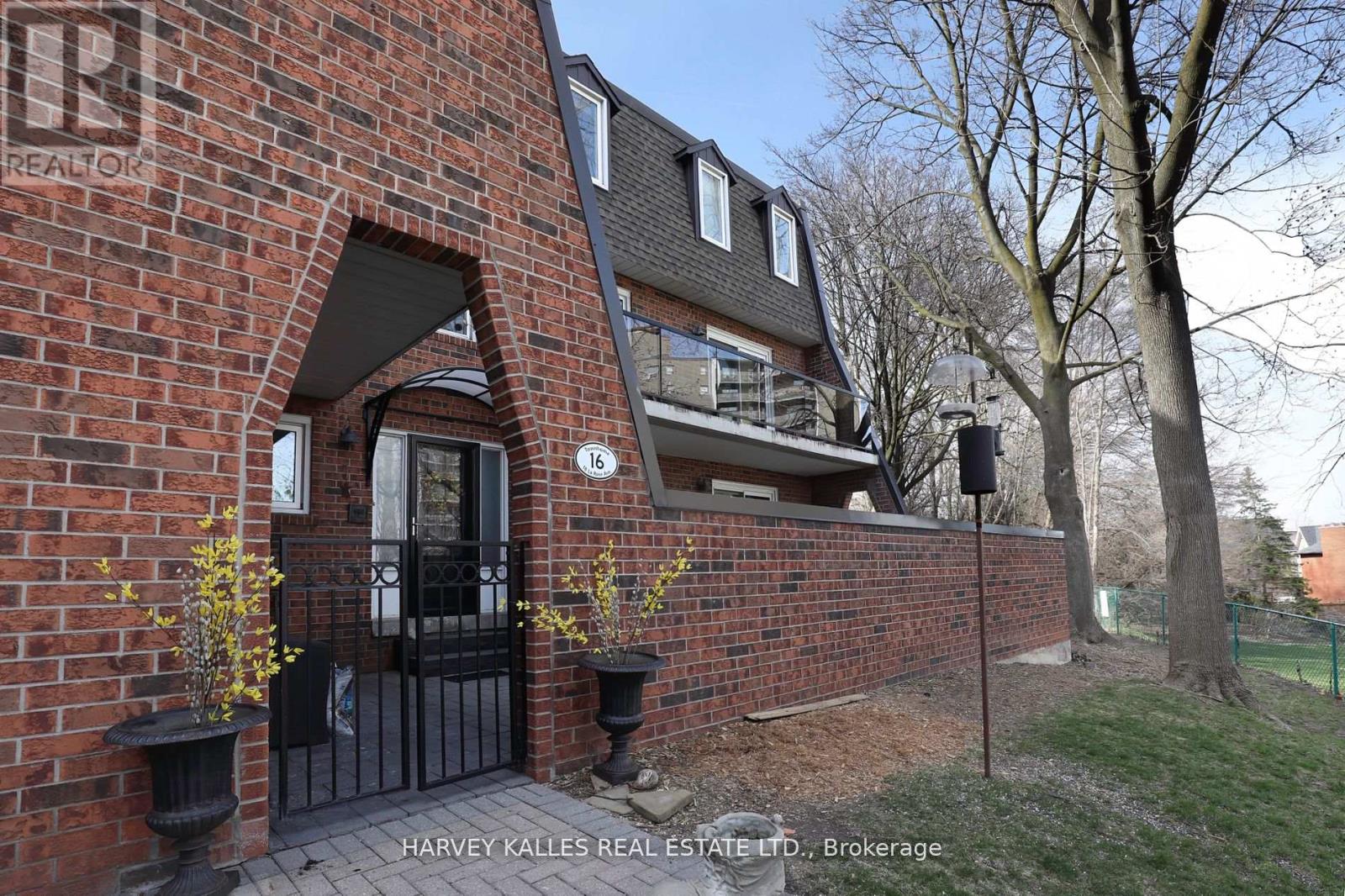 TH16 - 18 LA ROSE AVENUE