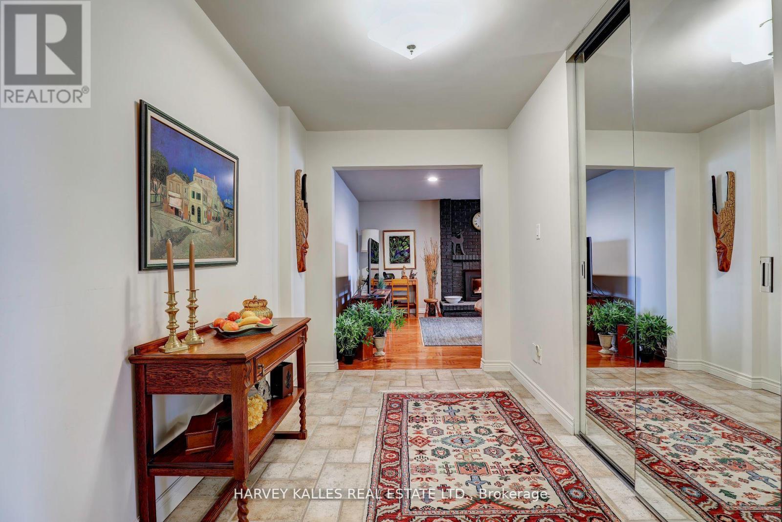 TH16 - 18 LA ROSE AVENUE