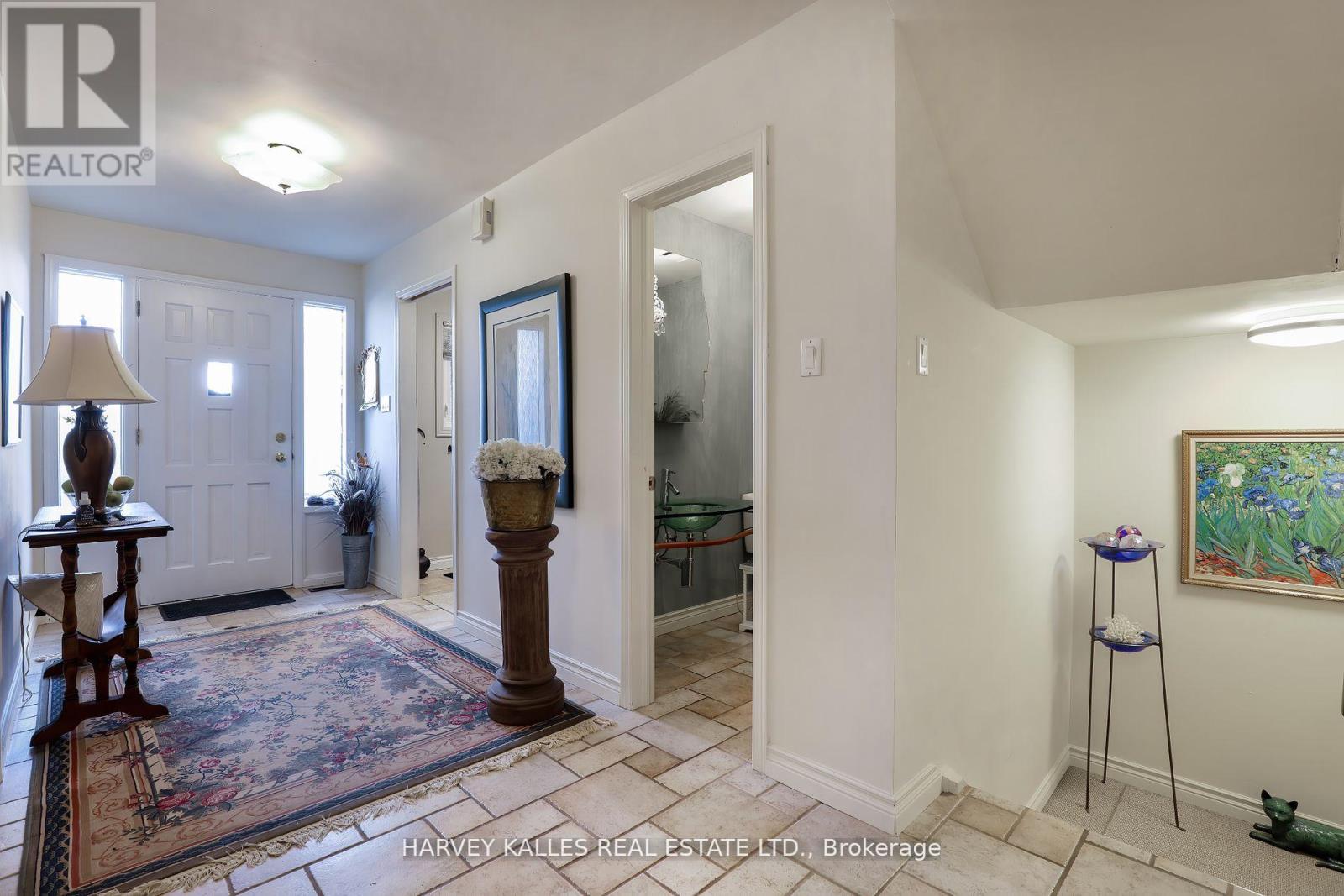 TH16 - 18 LA ROSE AVENUE