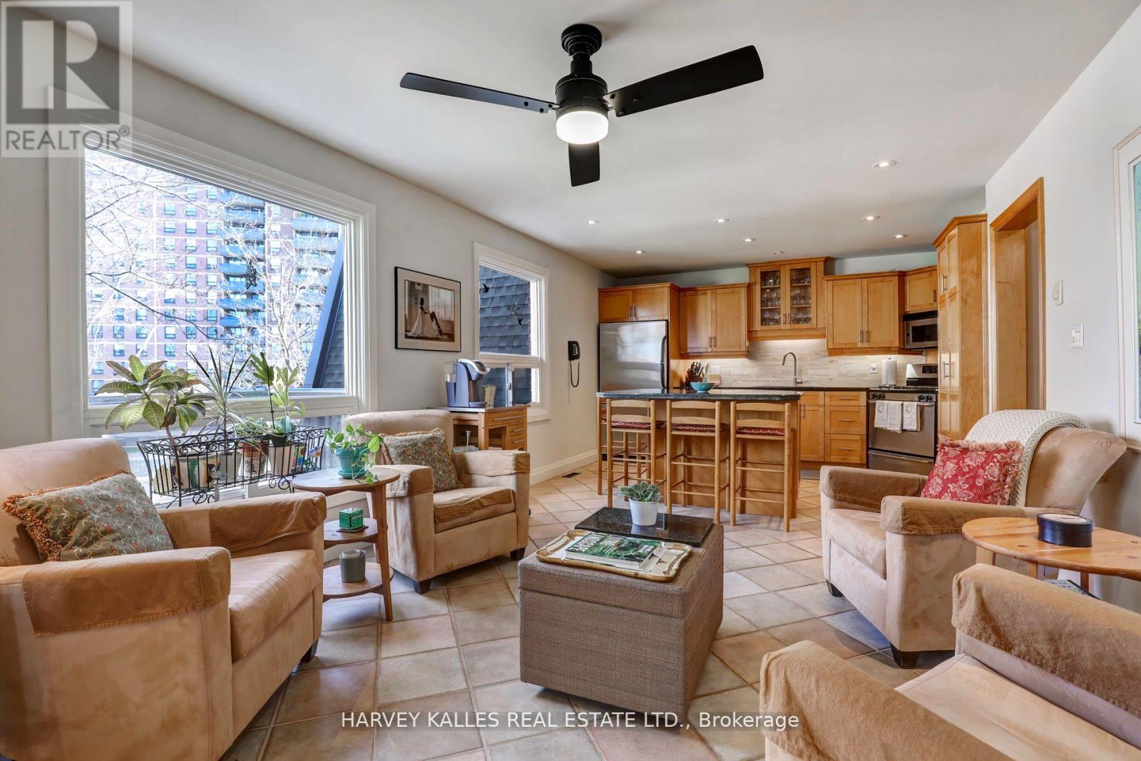 TH16 - 18 LA ROSE AVENUE