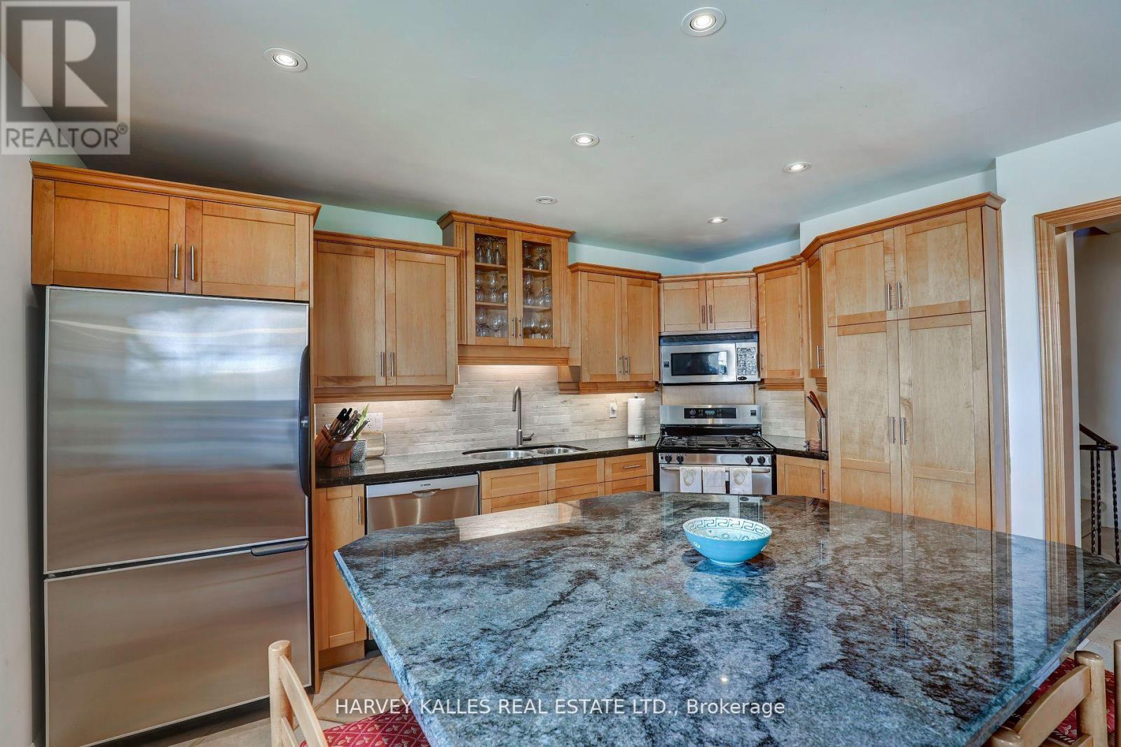 TH16 - 18 LA ROSE AVENUE