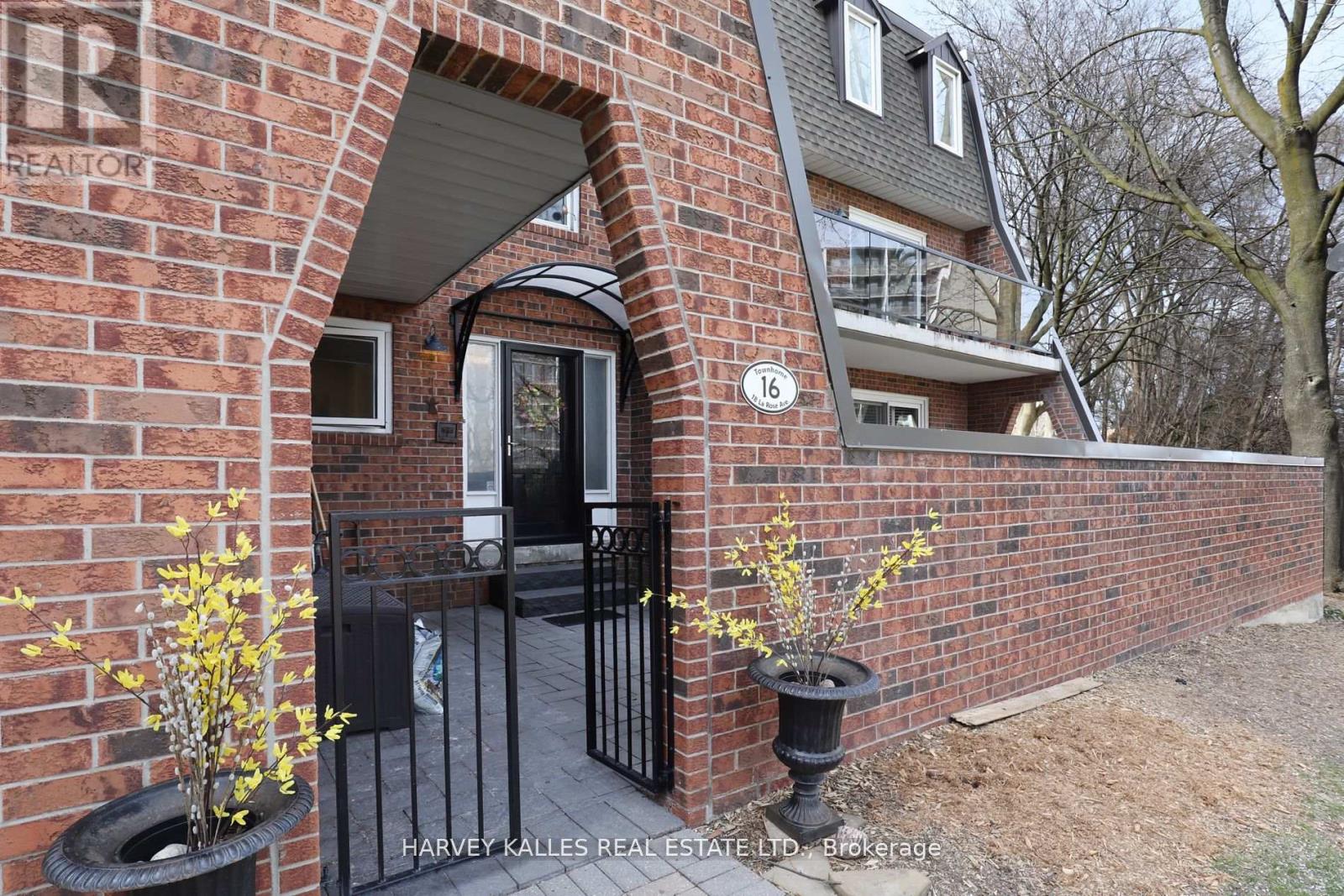TH16 - 18 LA ROSE AVENUE