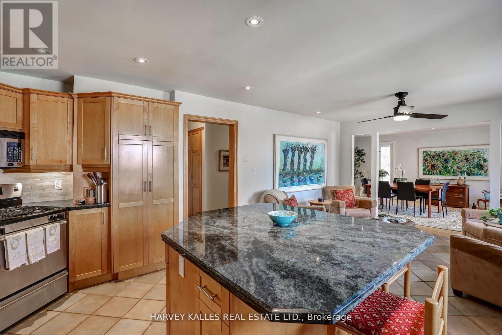 TH16 - 18 LA ROSE AVENUE