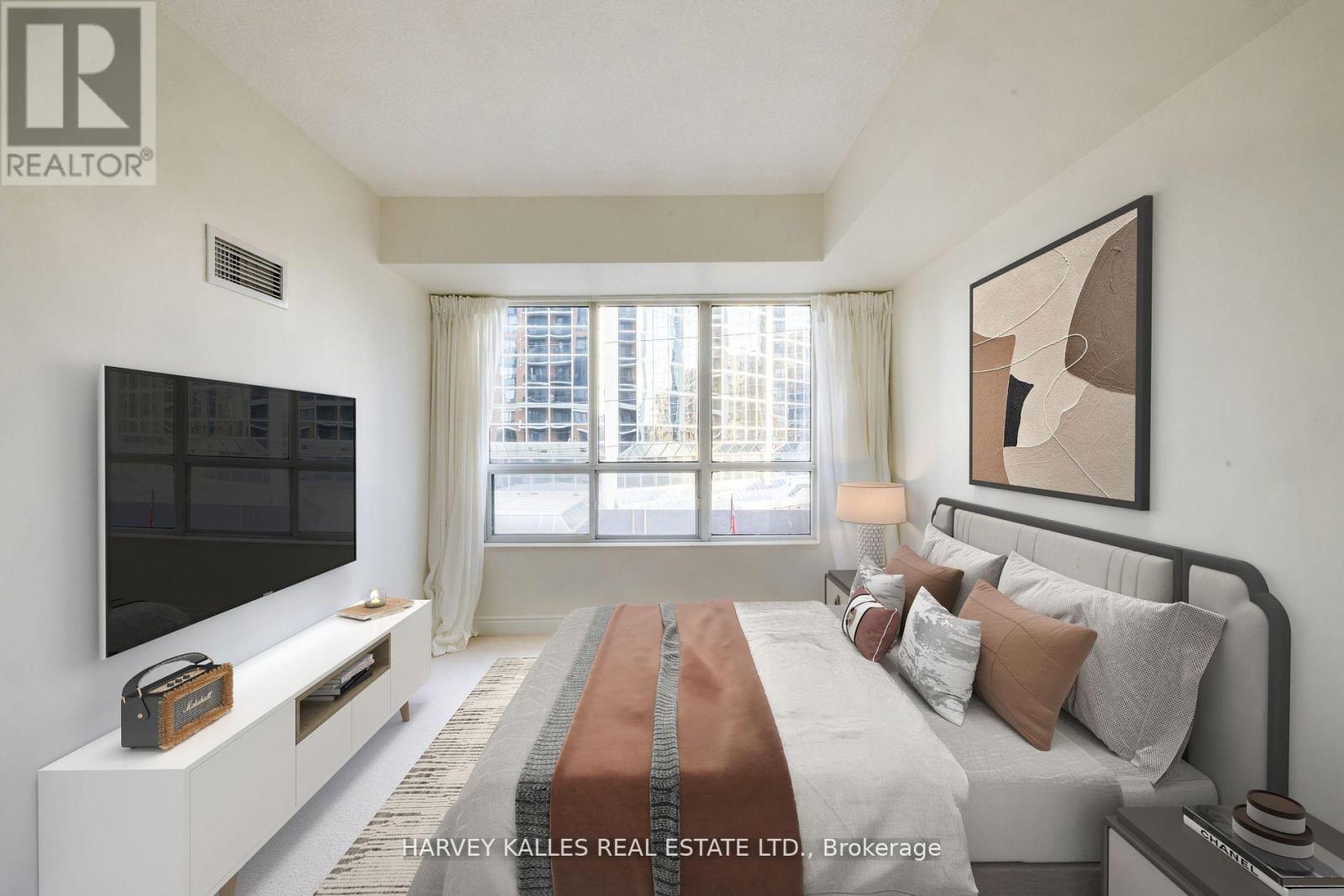 412 - 2 ABERFOYLE CRESCENT