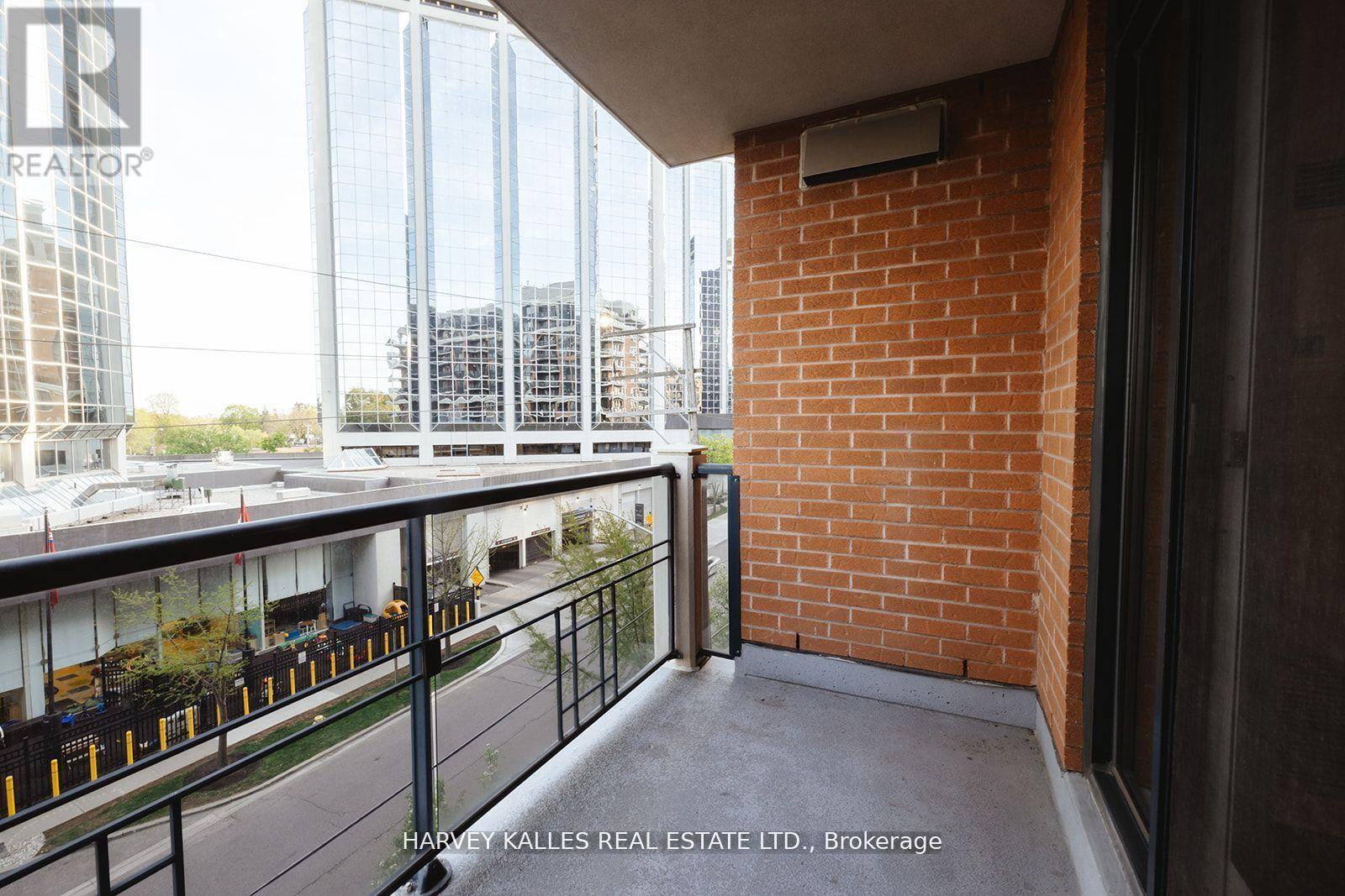 412 - 2 ABERFOYLE CRESCENT