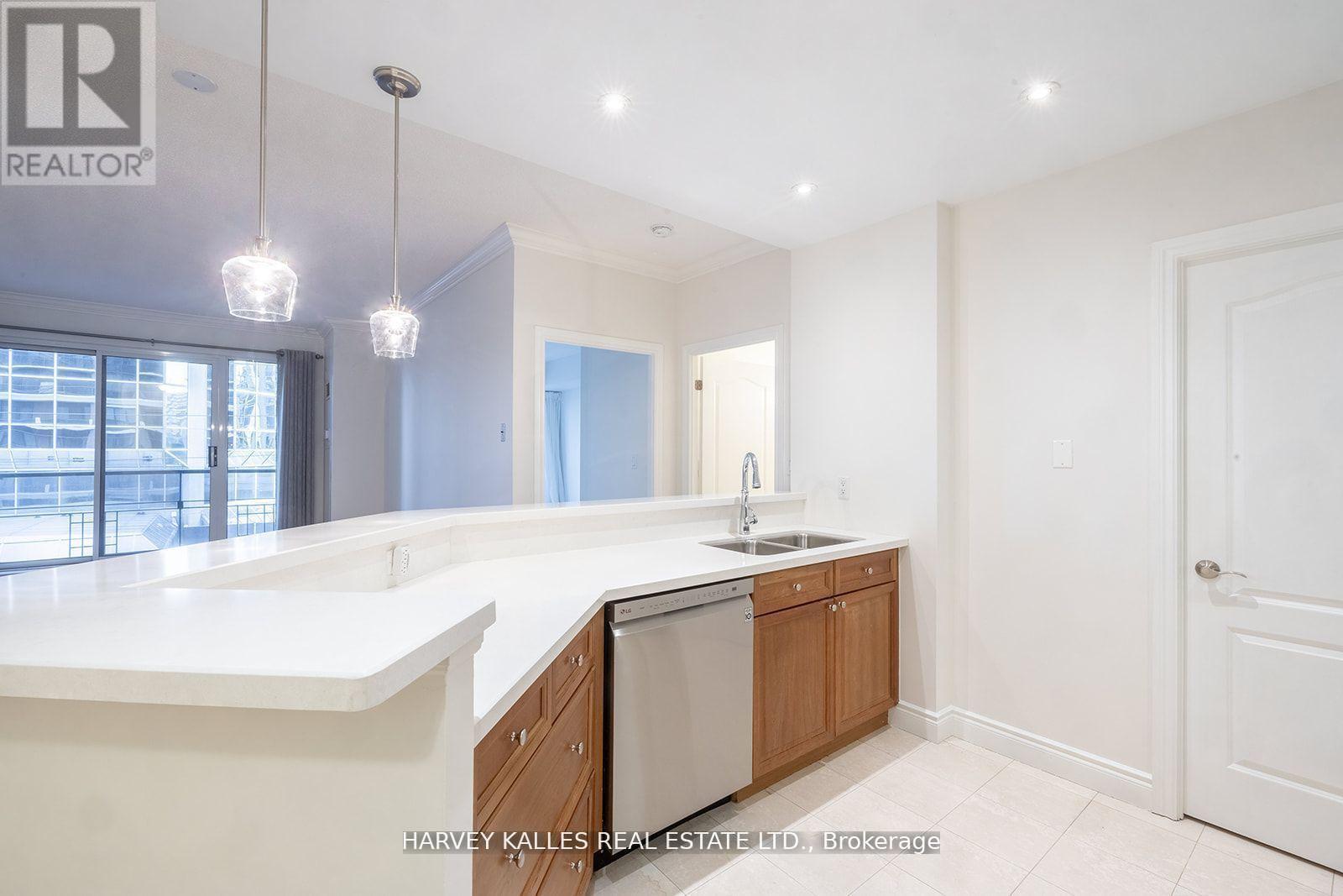 412 - 2 ABERFOYLE CRESCENT