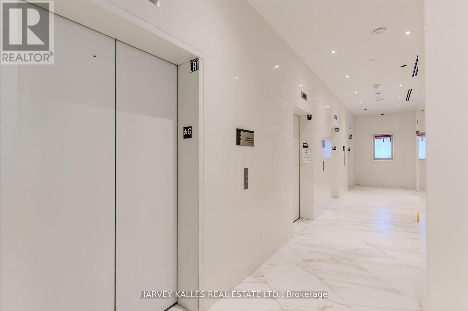 5211 - 3900 CONFEDERATION PARKWAY