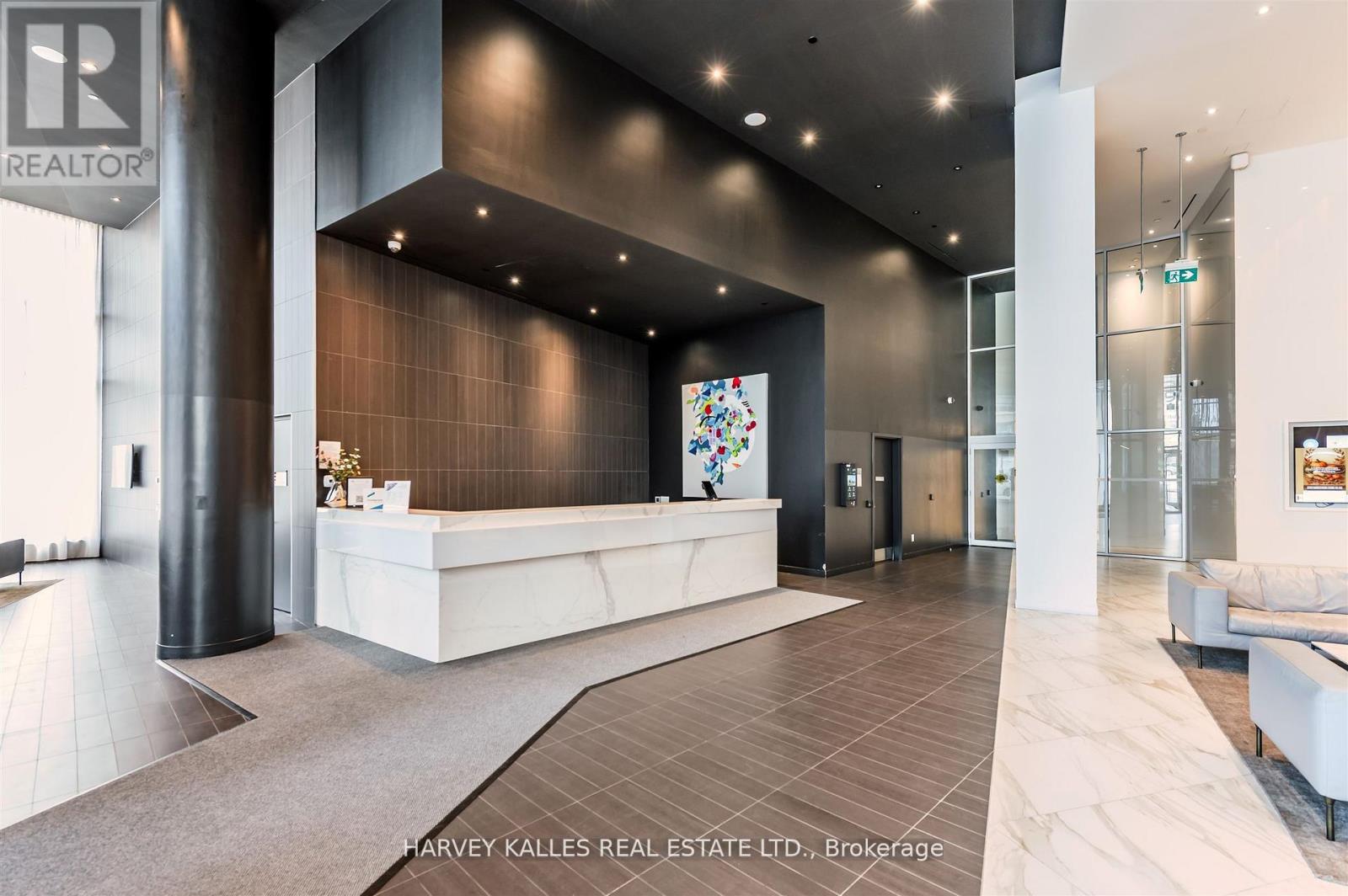 5211 - 3900 CONFEDERATION PARKWAY