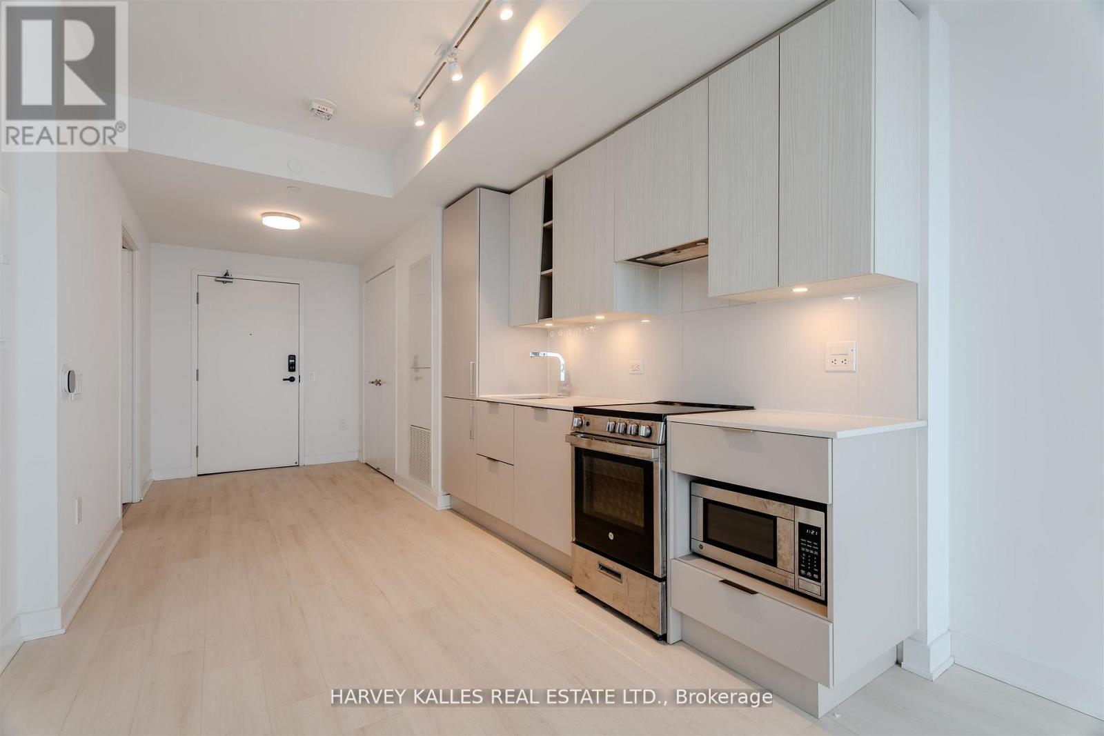 5211 - 3900 CONFEDERATION PARKWAY