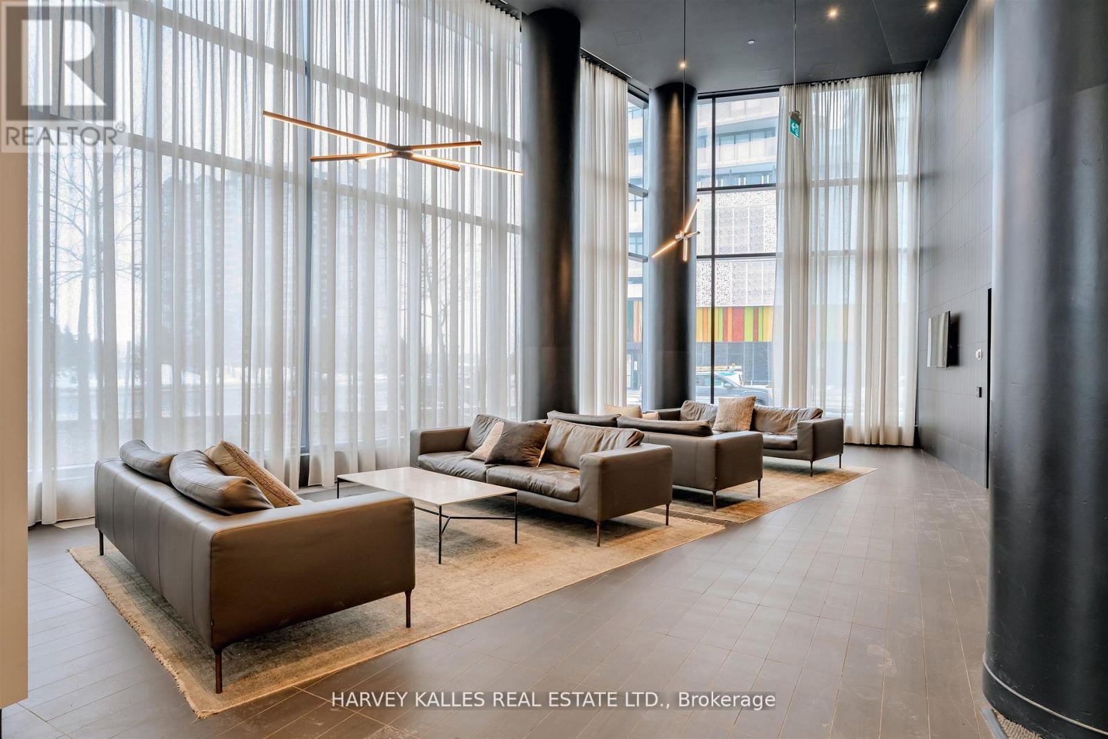 5211 - 3900 CONFEDERATION PARKWAY